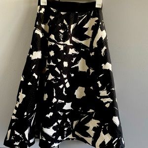 Brand: Banana Republic size: Petite, print b/w